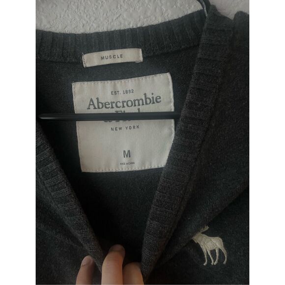 Abercombie and Fitch Grey Y2K V Neck Sweater - Picture 2 of 2
